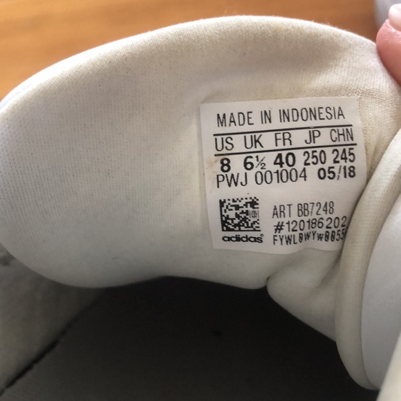 Womens white adidas sneakers - Picture 4 of 4